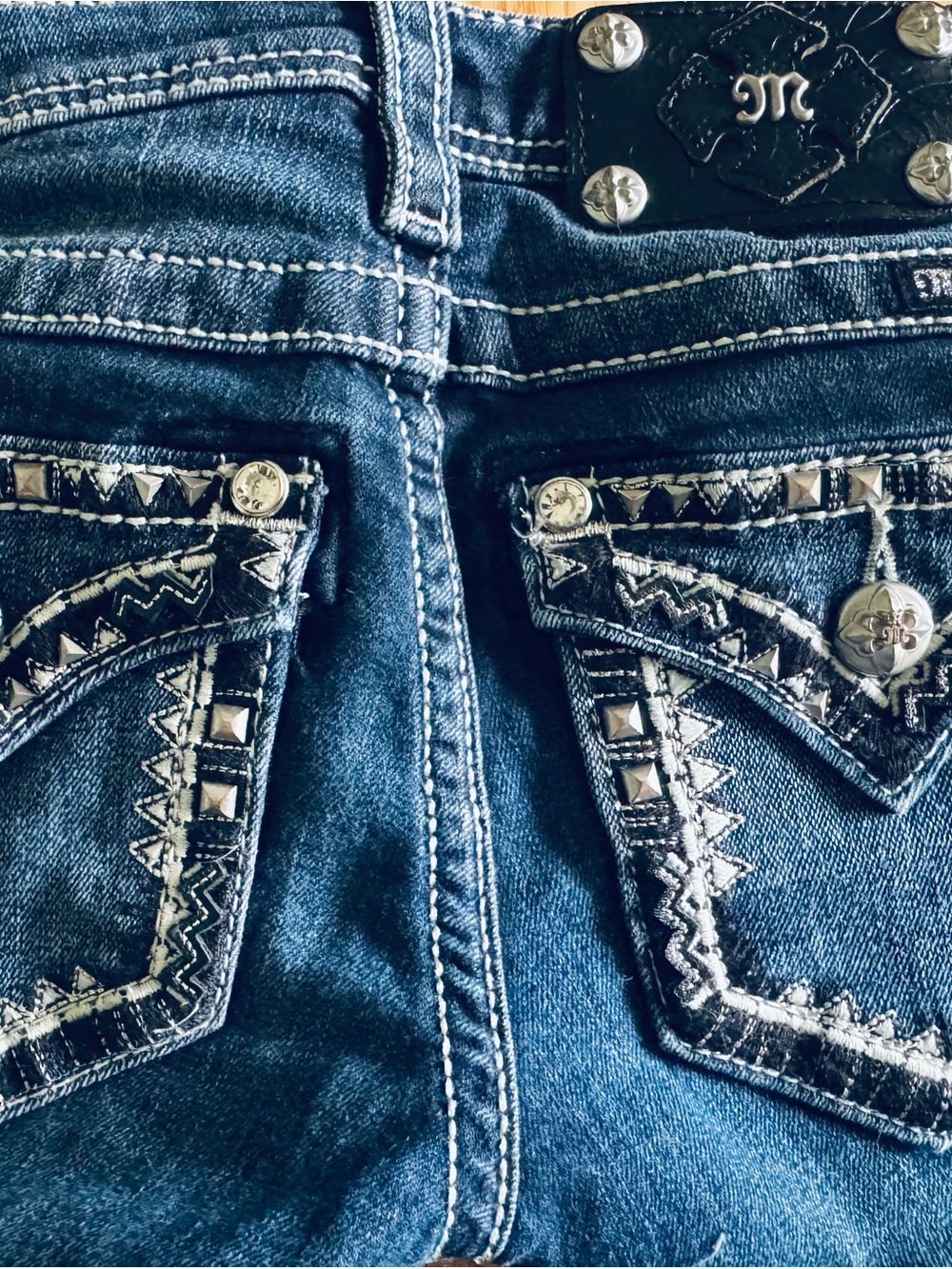 Miss Me Girls Size 10 Dark Indigo Capri Blue Jeans with Embellished Pockets - Picture 3 of 4